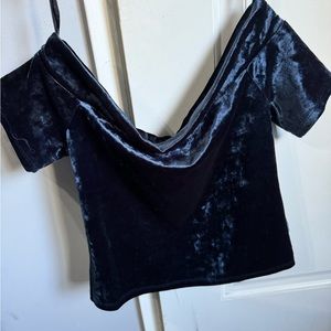 Cropped light blue velvet top